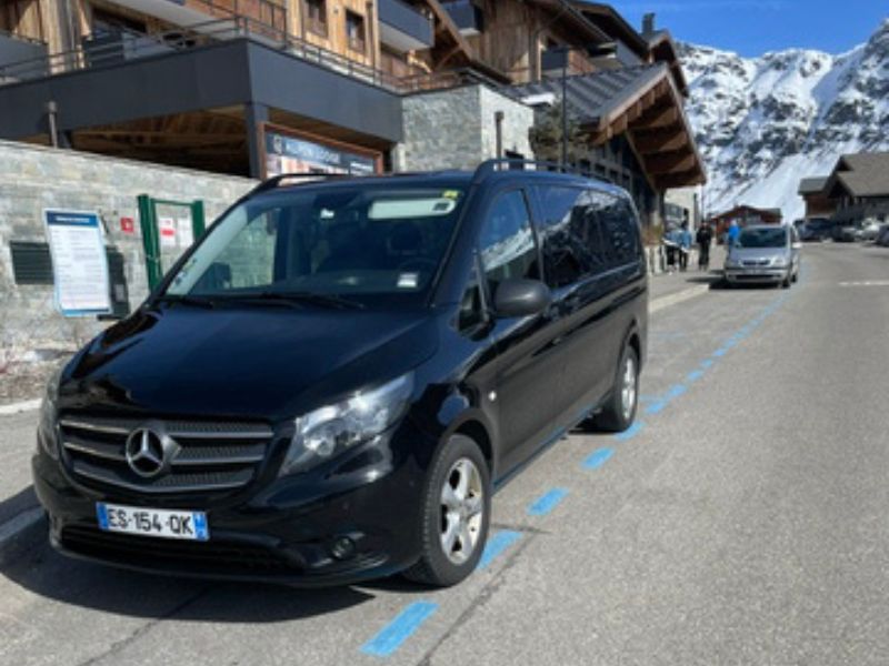 Mercedes Vito Transports LJ Mercedes Vito utilisé pour le transport de familles, groupes et voyageurs avec bagages