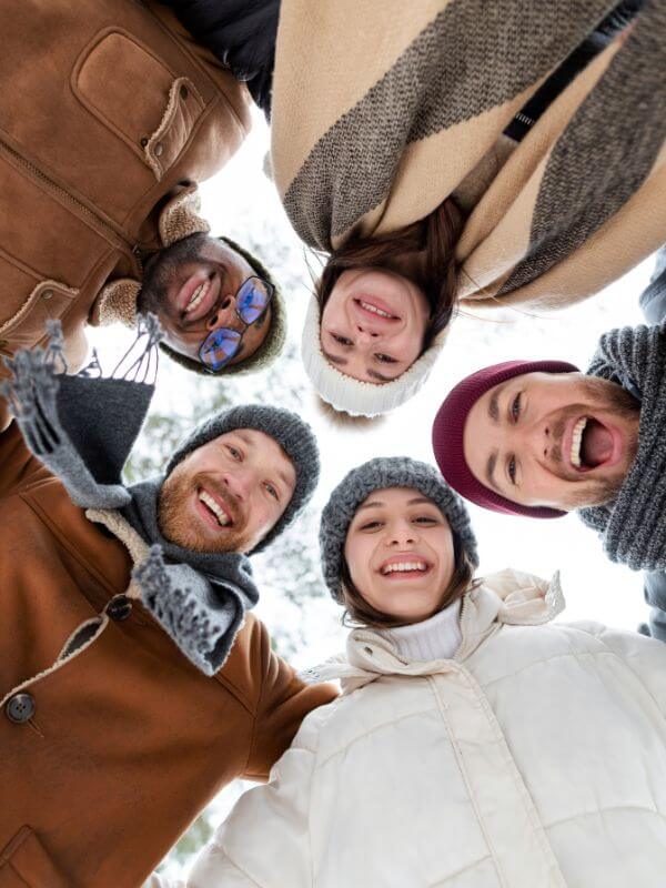 vacances entre amis sereines grâce au chauffeur Transport LJ Des vacances sereines entre amis , en Savoie, grâce aux trajets avec chauffeur - Transport LJ