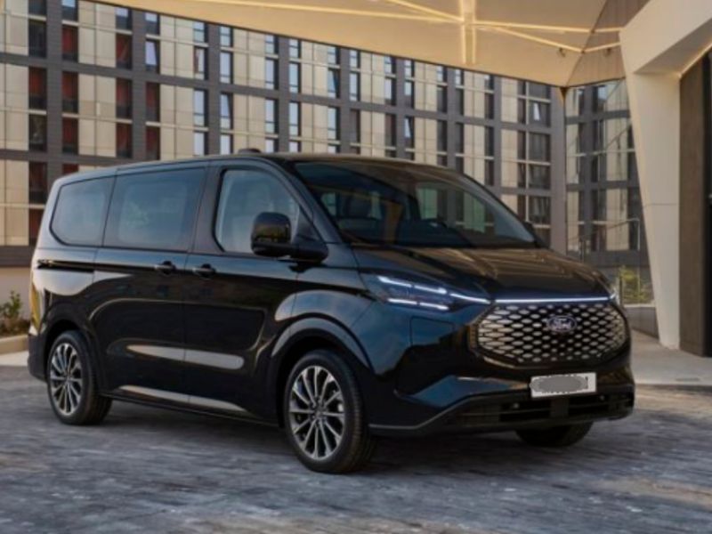 Ford tourneo location chauffeur - Idéal pour les familles et les groupes avec bagages.