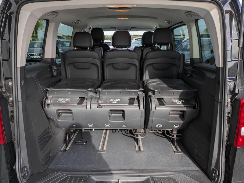 Habitacle spacieux du Ford Tourneo Custom Extra Long 9 places - Transport LJ